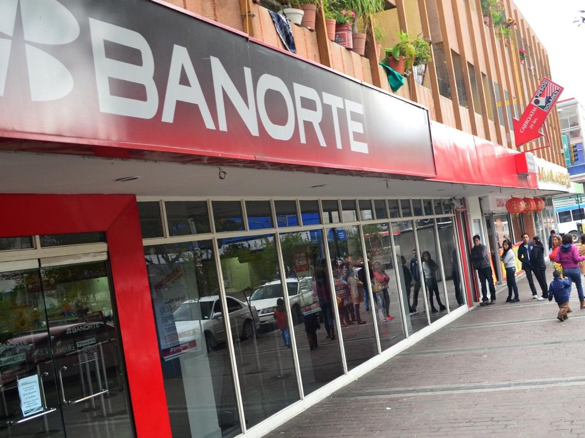 Banorte suspende servicios digitales y atención en sucursales