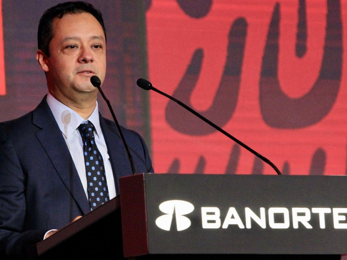 Banxico advierte que México enfrenta estancamiento económico