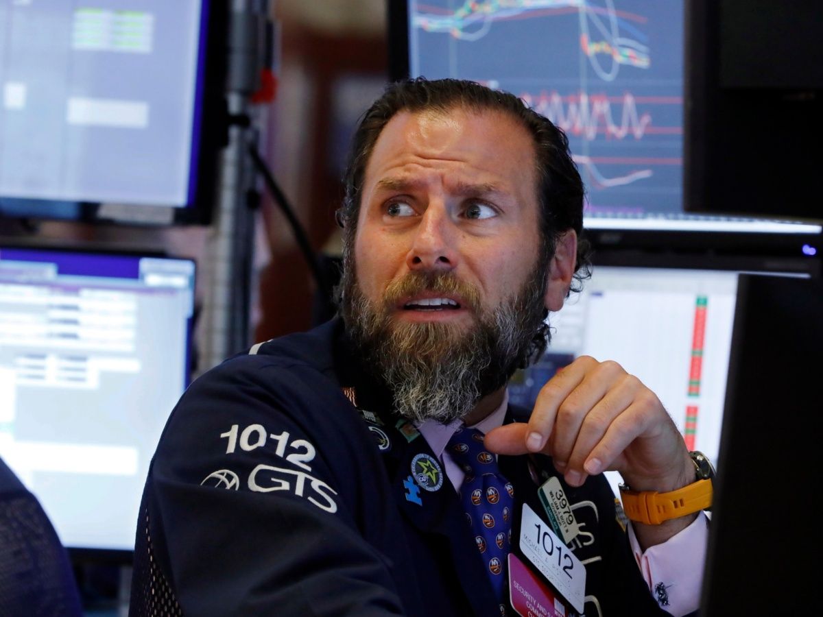 Dow Jones cae más de 700 puntos por temor a recesión en EU