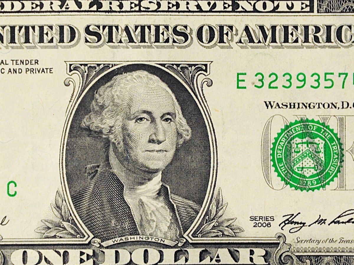 El dólar cierra al alza tras declaraciones de la Fed