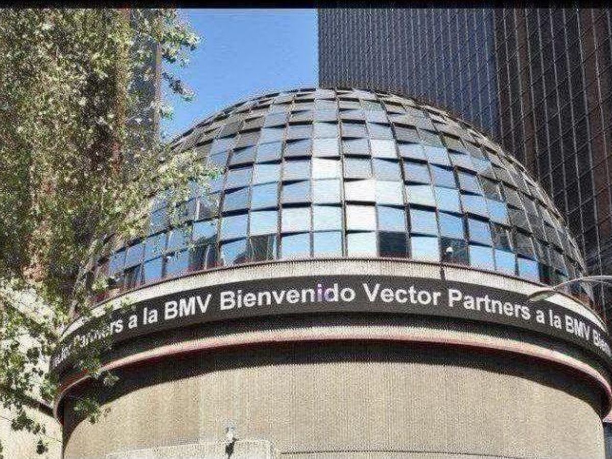 La Bolsa Mexicana sigue a la baja, atenta a temas políticos en Europa