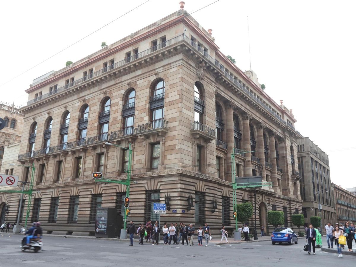 López Obrador destaca baja en tasas de interés del Banxico