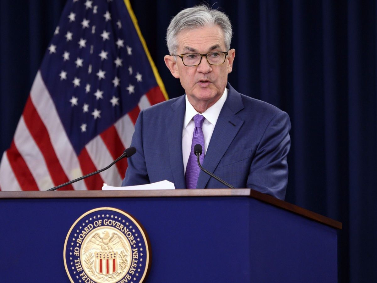Recorte de tasas es un "seguro" contra riesgos globales: Powell