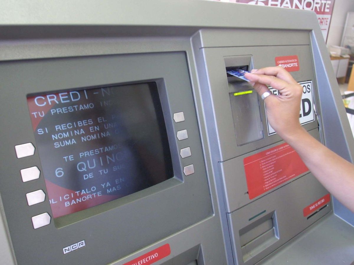 Servicios de pago con tarjeta se normalizan tras falla