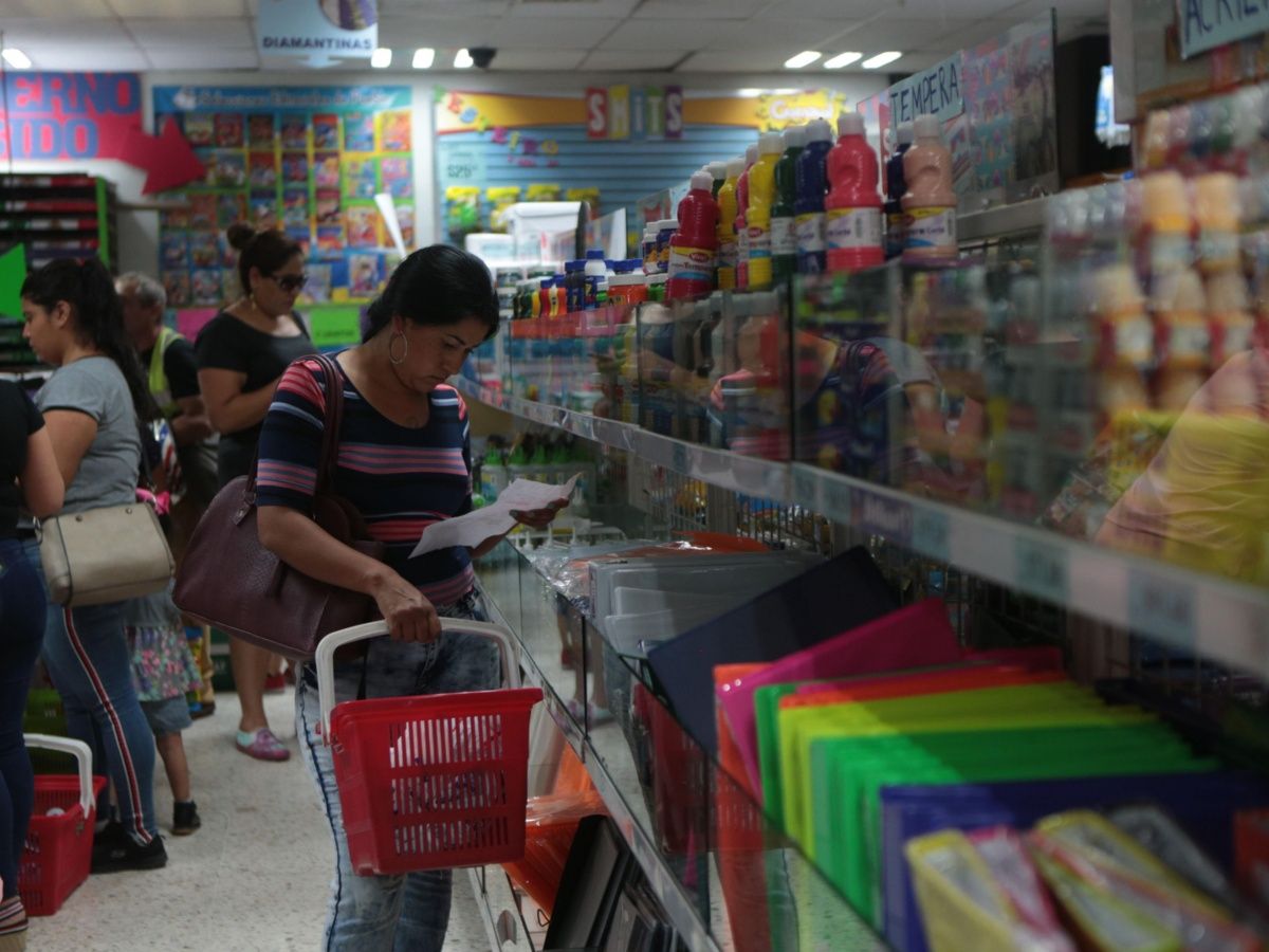 Vacaciones y regreso a clases reactivan economía del país