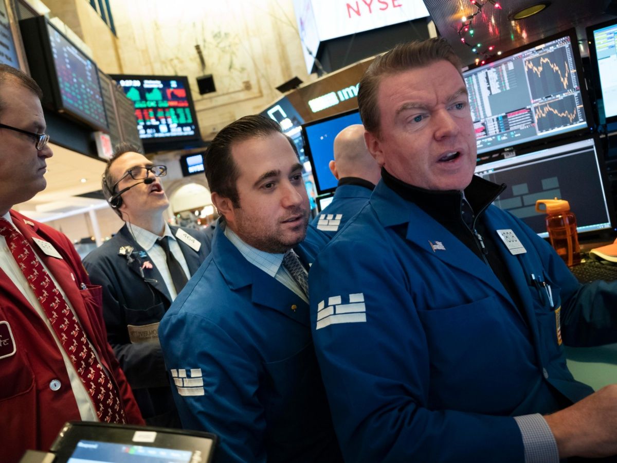 Wall Street abre al alza impulsada por aumento en rendimiento de bonos