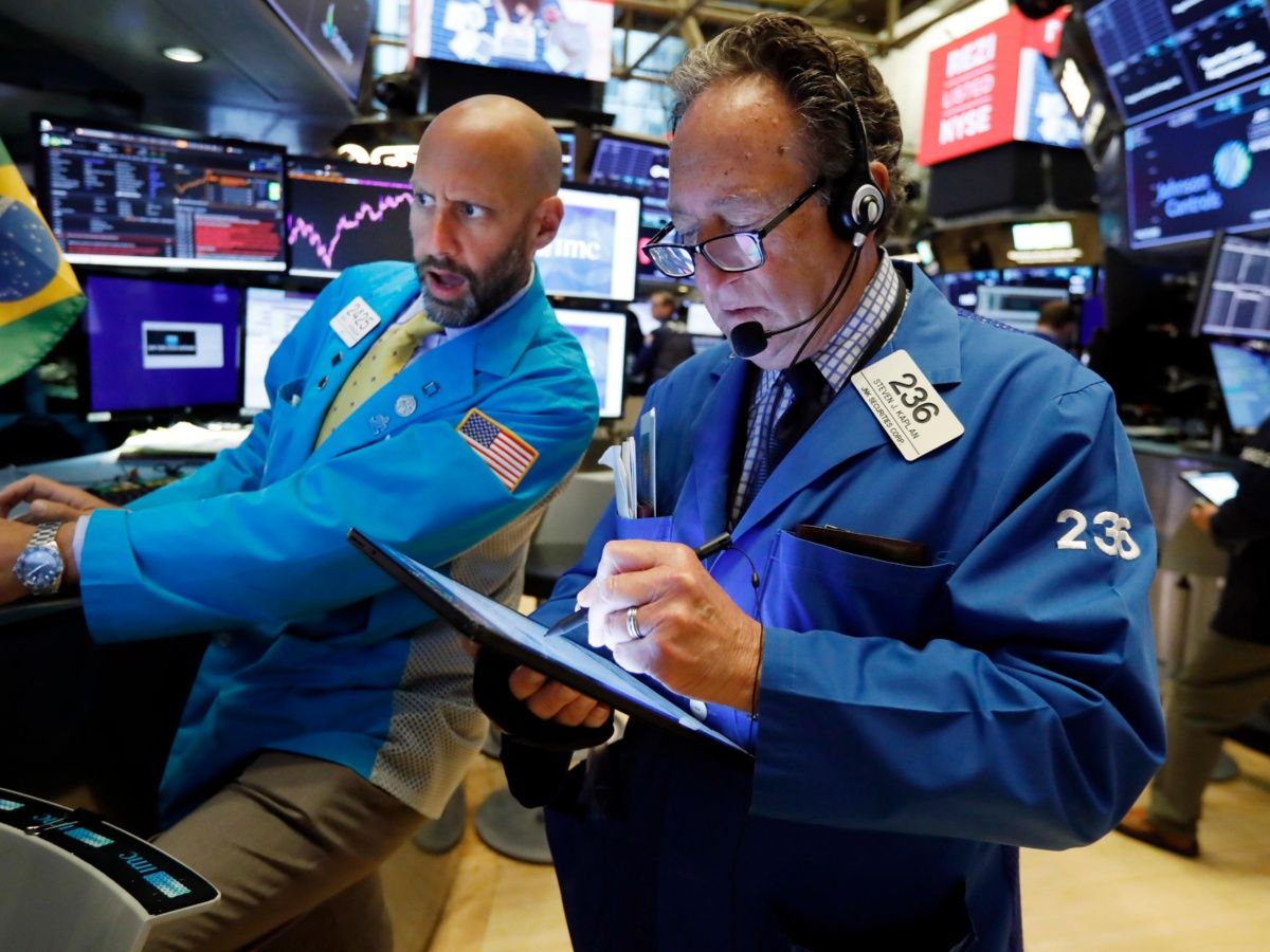 Wall Street cierra al alza y recupera pérdidas de la semana