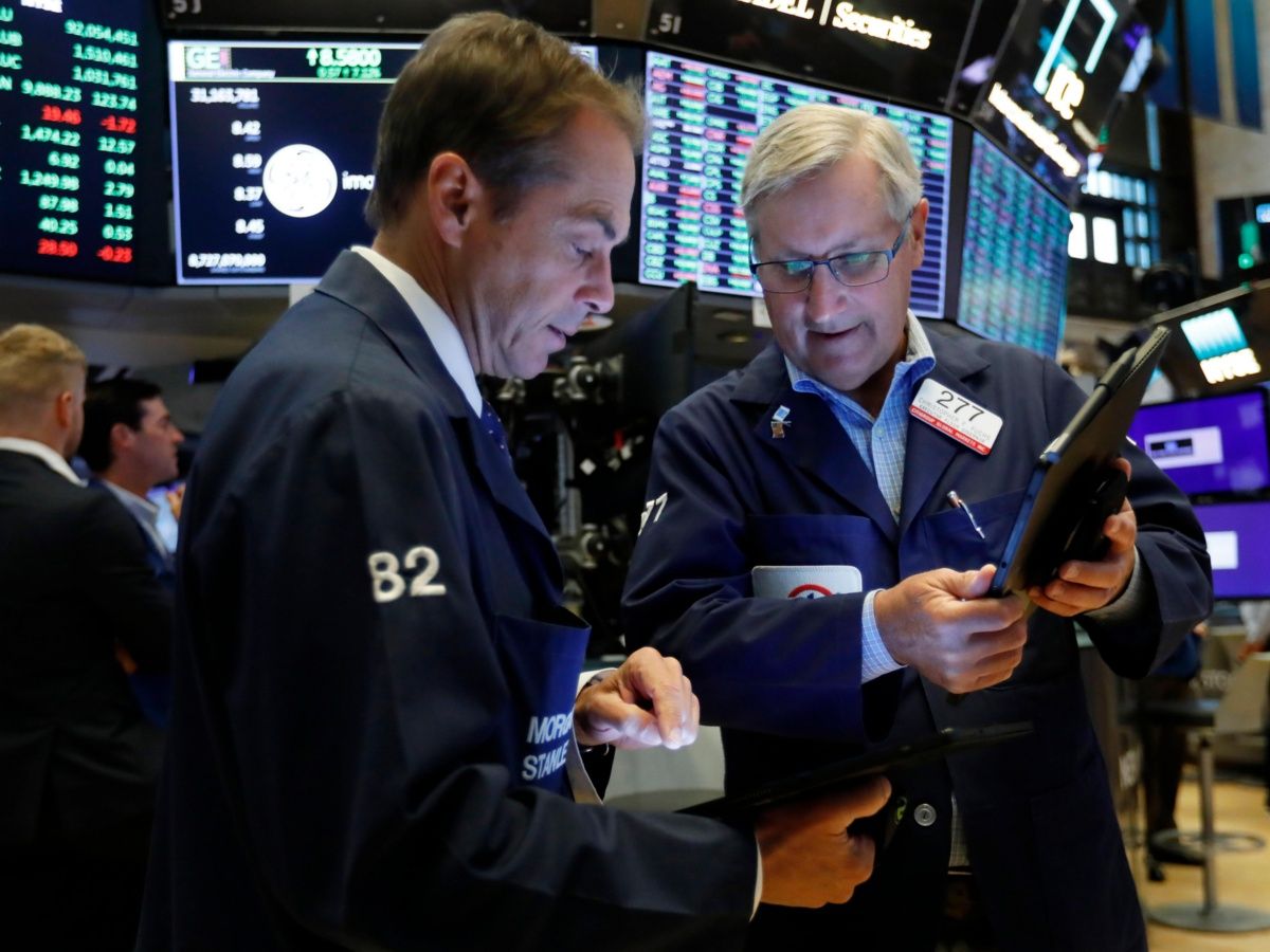 Wall Street cierra con pérdidas tras jornada de altibajos
