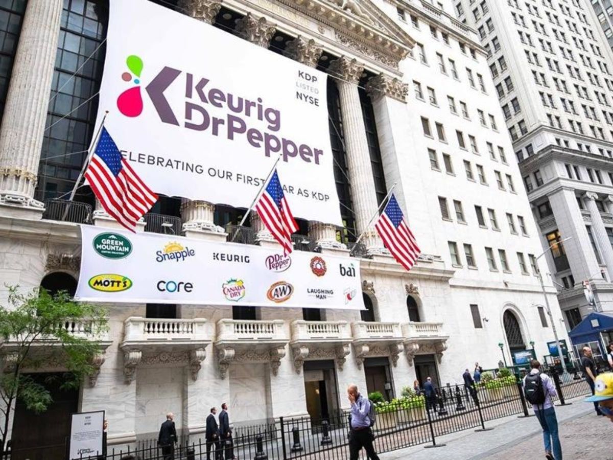 Wall Street registra bajas tras avivar guerra comercial EU-China