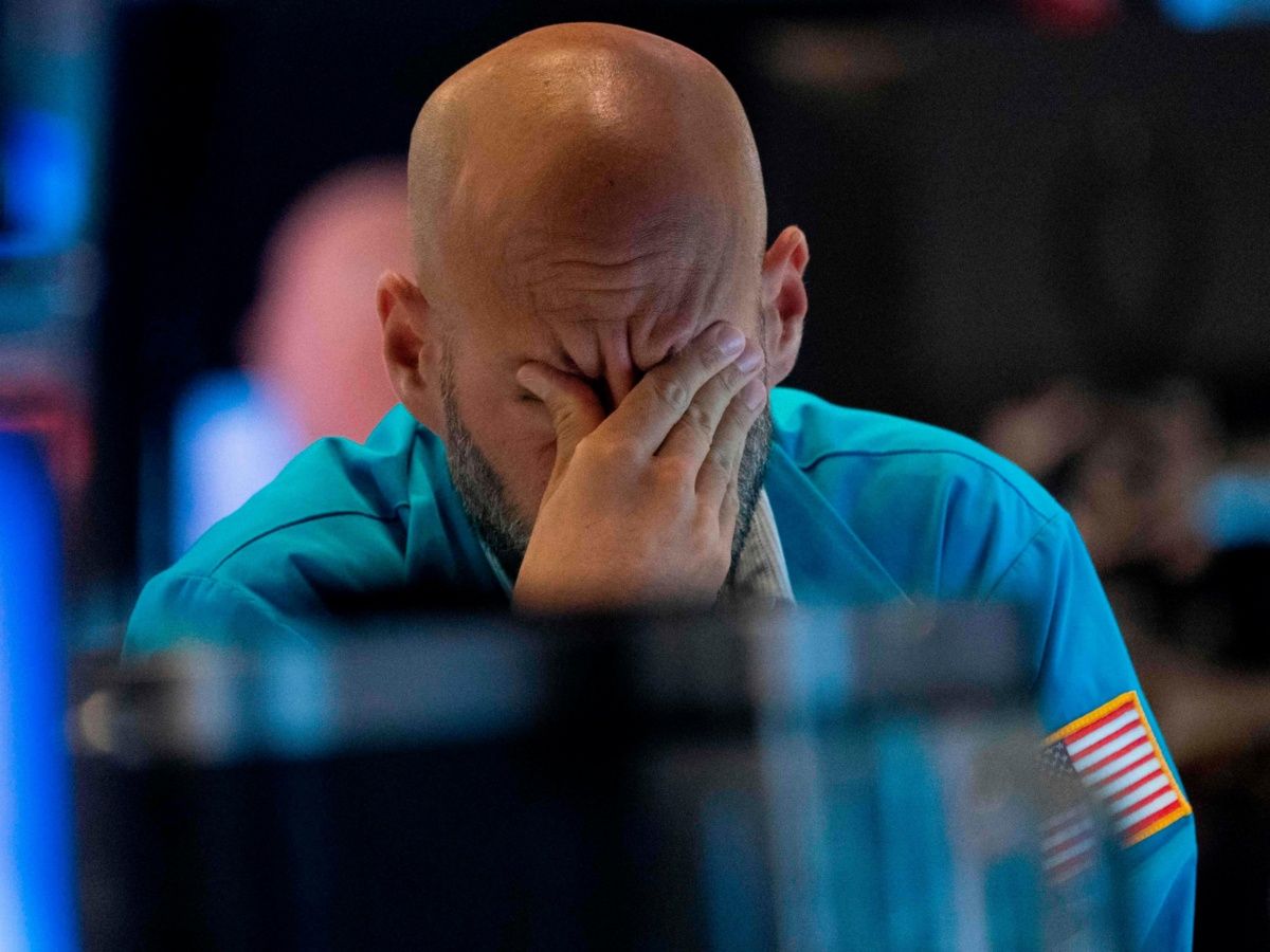 Wall Street se desploma tras anuncio de aranceles de China