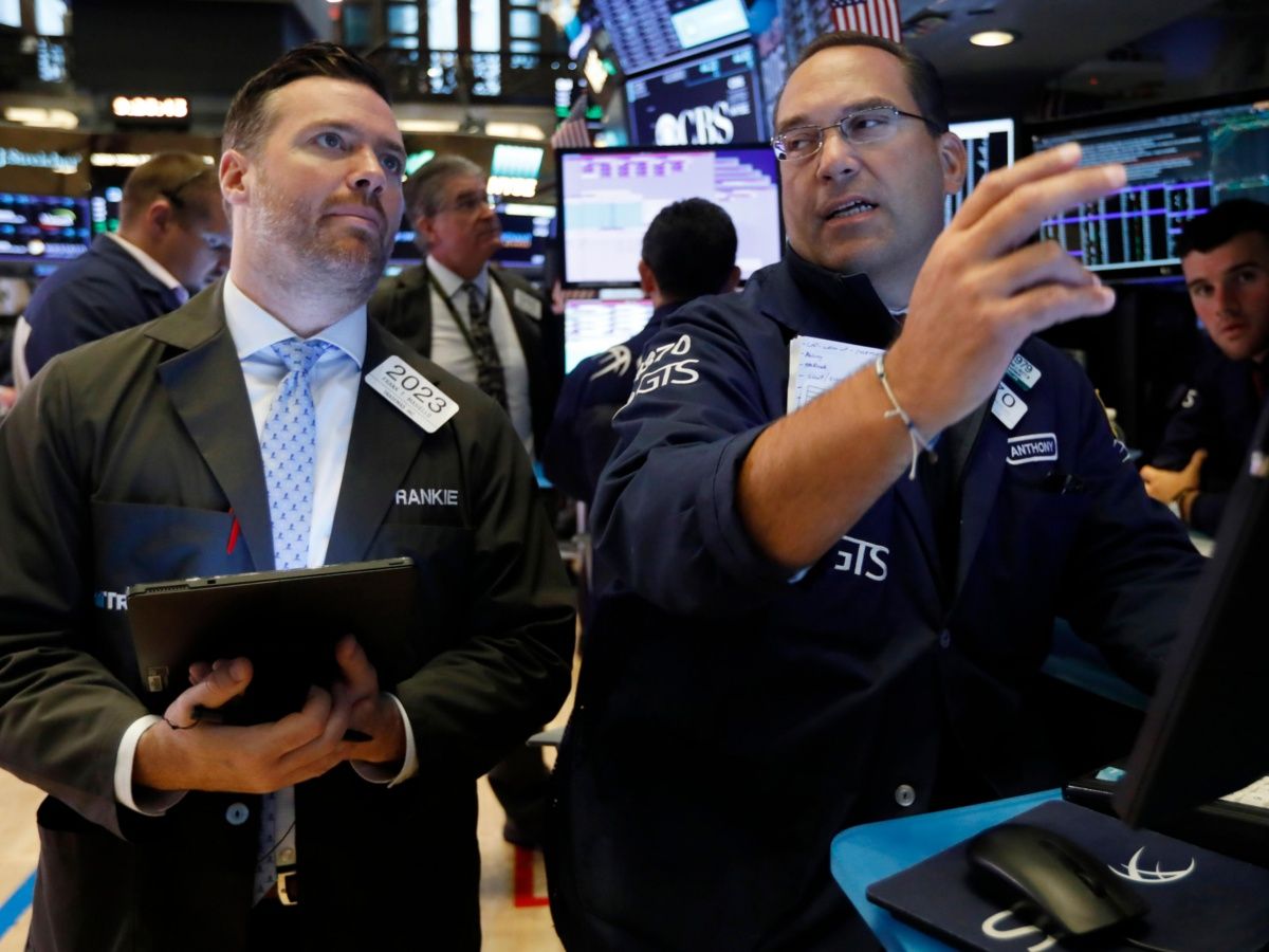 Wall Street sube, esperanzada en otro recorte de las tasas de EU
