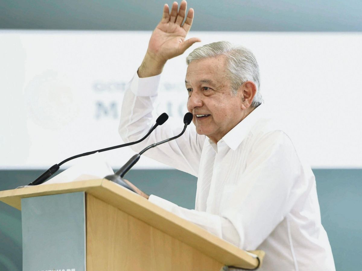 Admite AMLO rezago del salario mínimo en México y analiza aumento