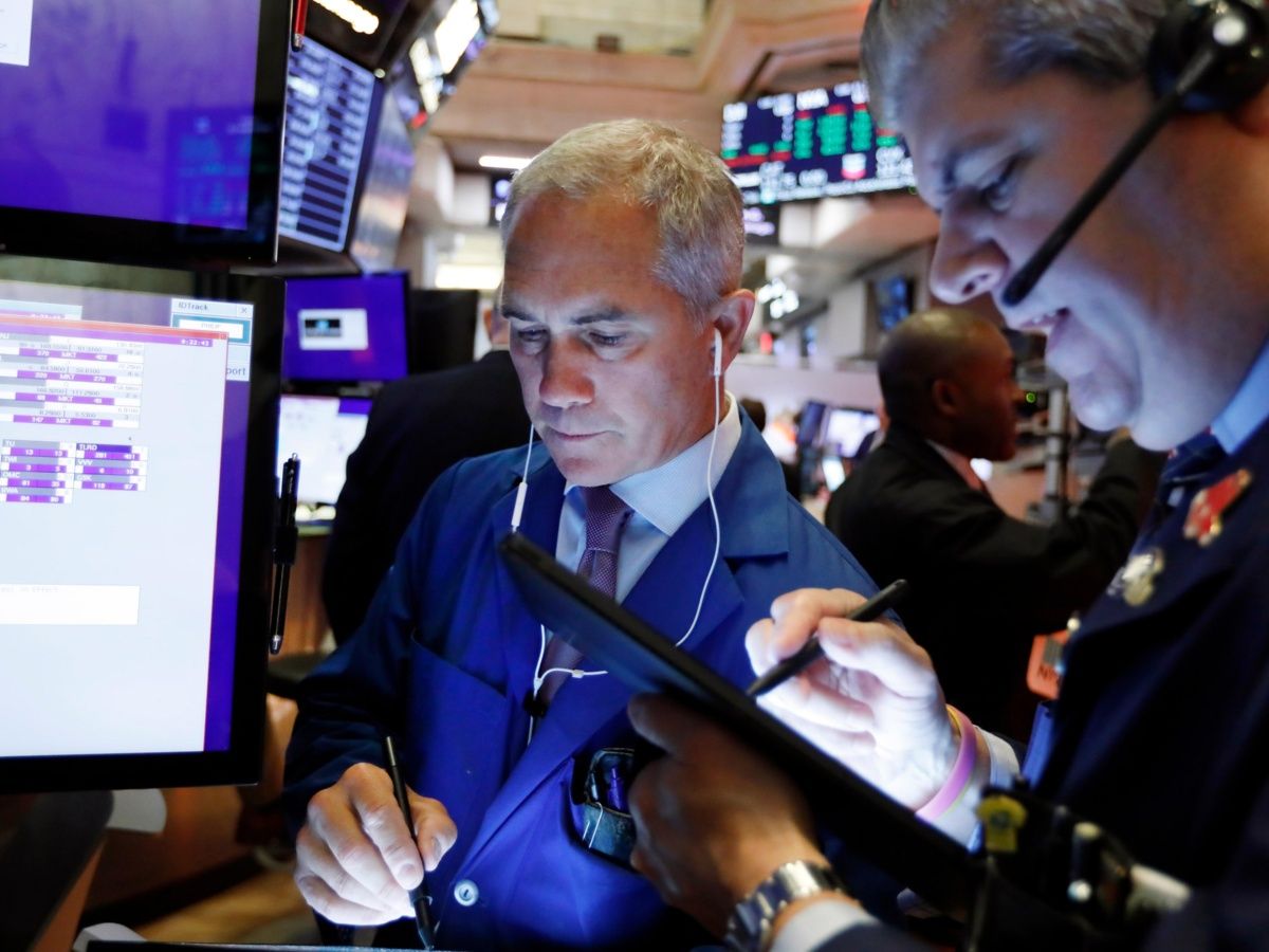 Bolsa de Nueva York abre con bajas en espera de reunión de la Fed