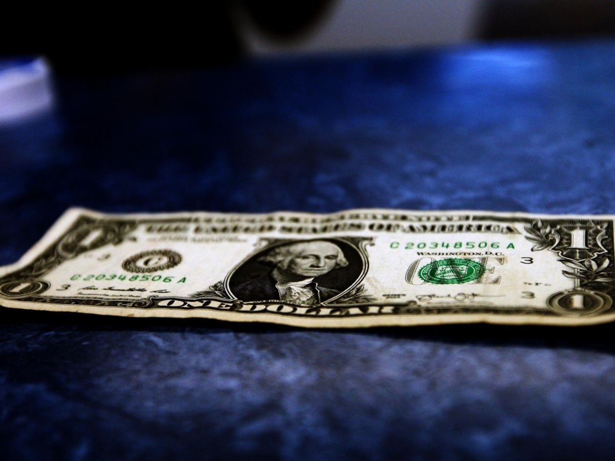 Dólar abre jornada con avance, se vende en 19.95 pesos en bancos