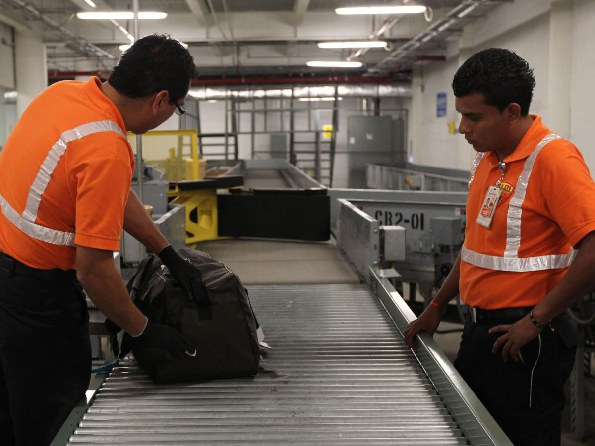 El SAT decomisa 40 mil euros en Aduana del Aeropuerto de Cancún