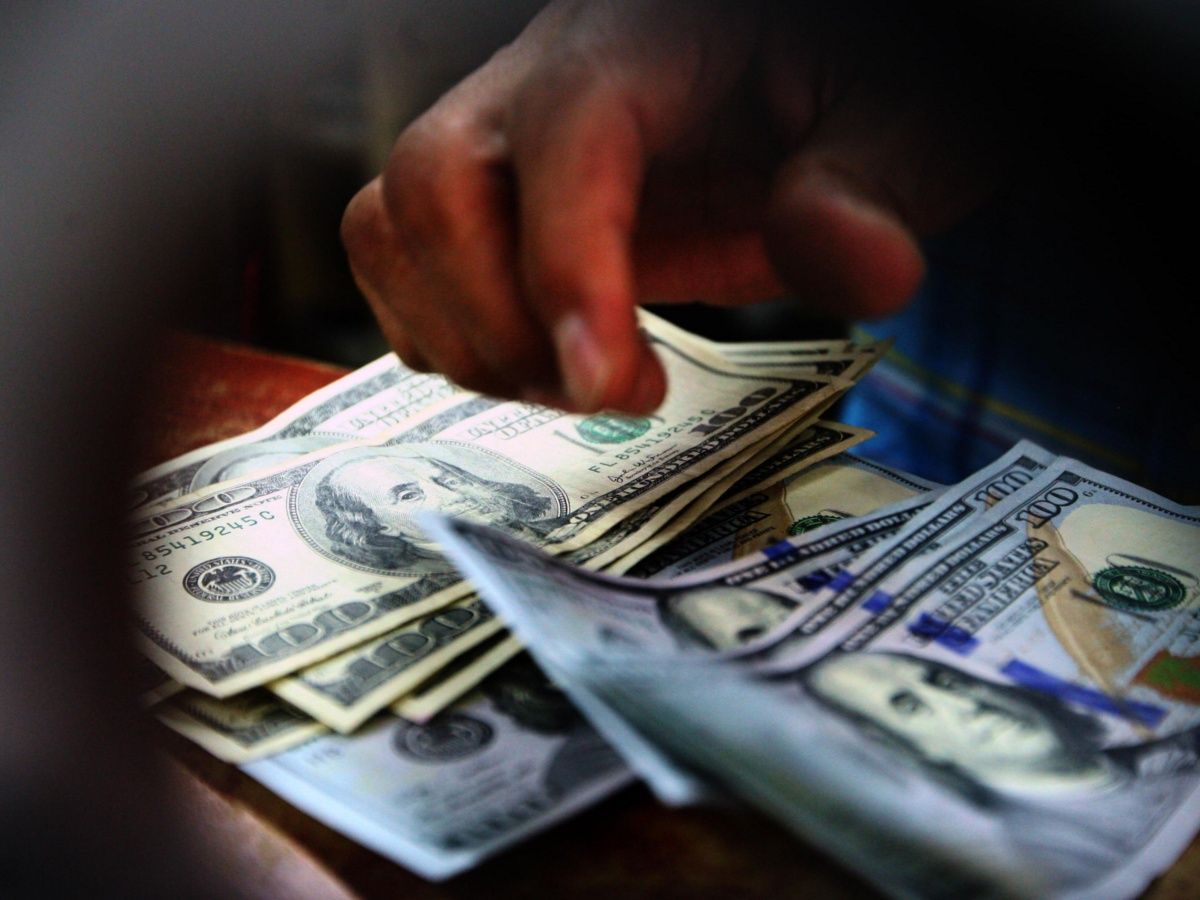 El dólar sube al cierre, se vende en 19.79 pesos en bancos