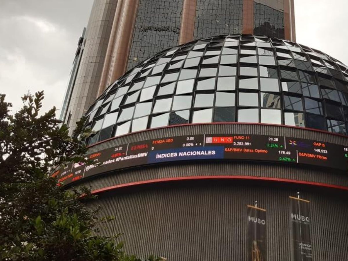 La Bolsa Mexicana inicia a la baja, atenta a temas del petróleo