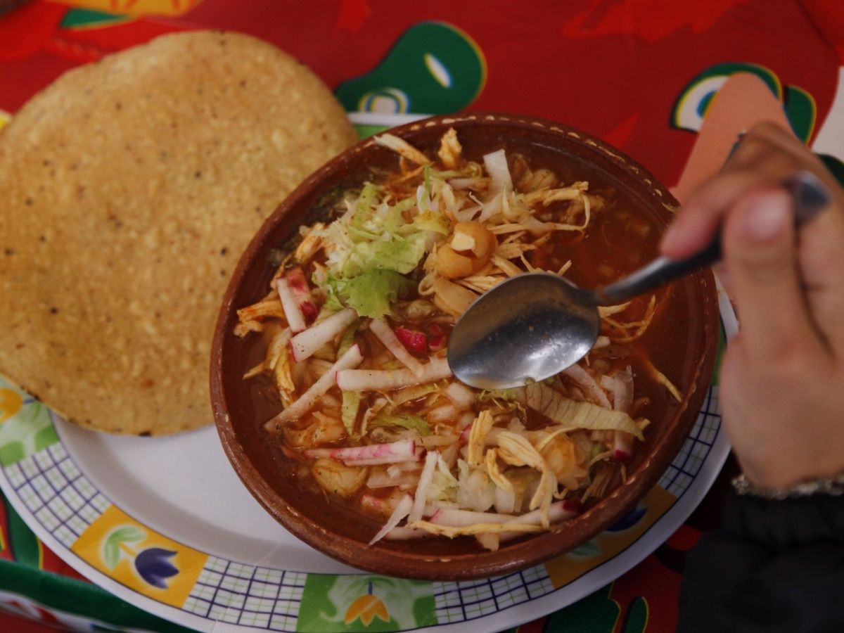 Pozole, preferido por mexicanos para festejar noche mexicana