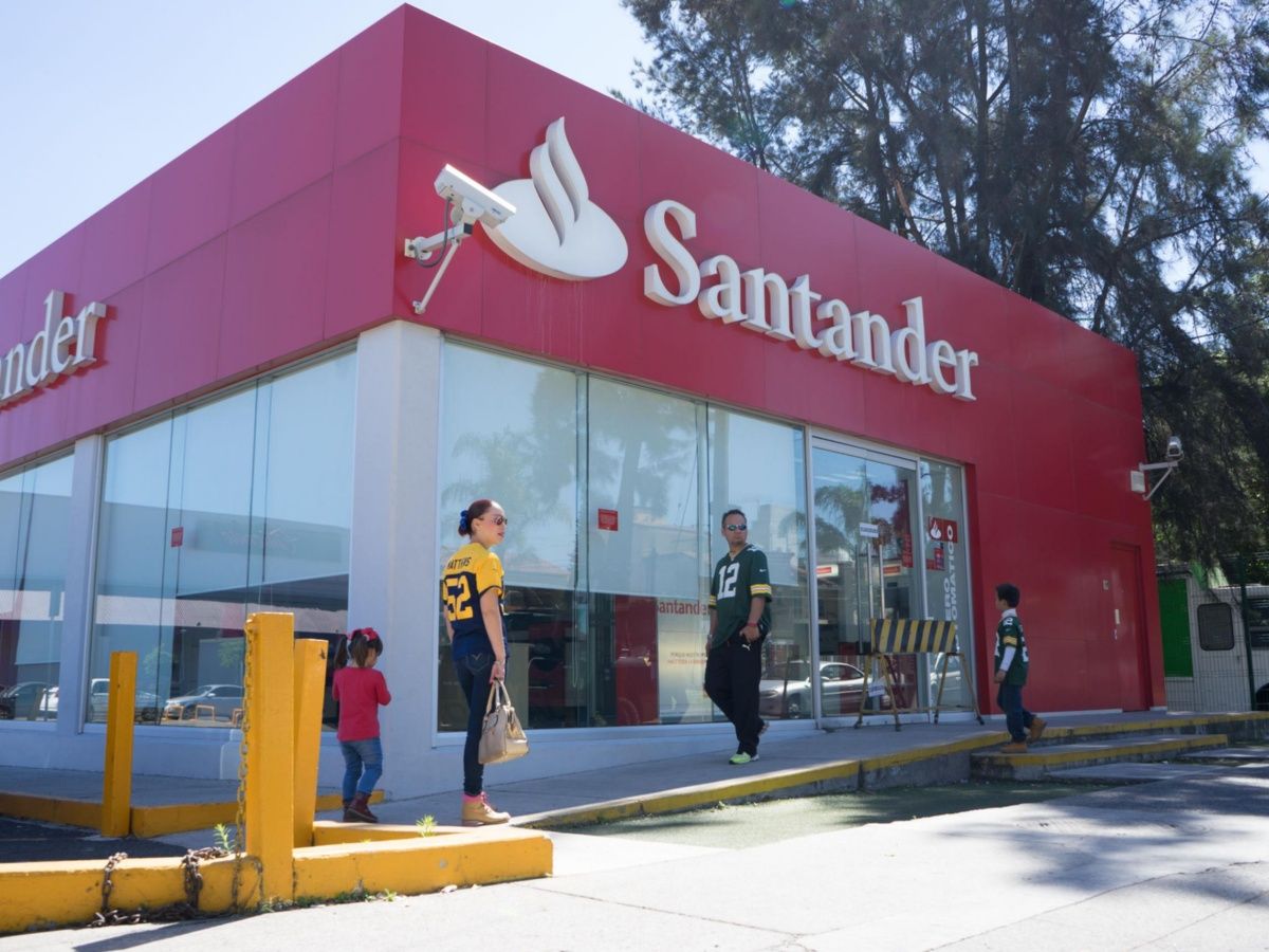 Usuarios reportan falla en servicios digitales de Santander