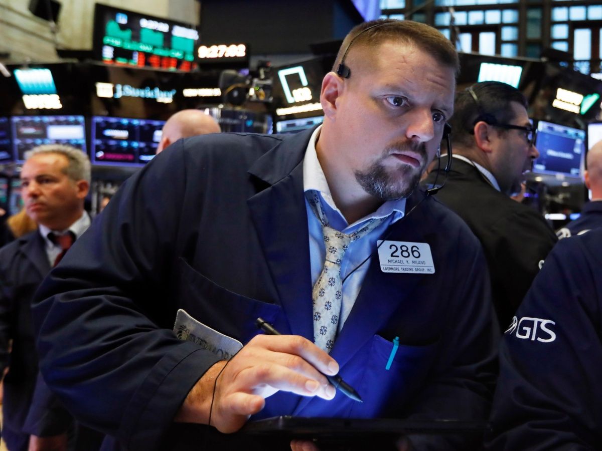 Wall Street opera con ganancias a media jornada