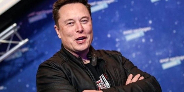 Elon Musk se nombra oficialmente "tecnorey" de Tesla