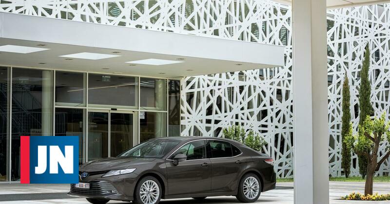 Camry é o novo topo de gama da Toyota e chega este mês a Portugal 