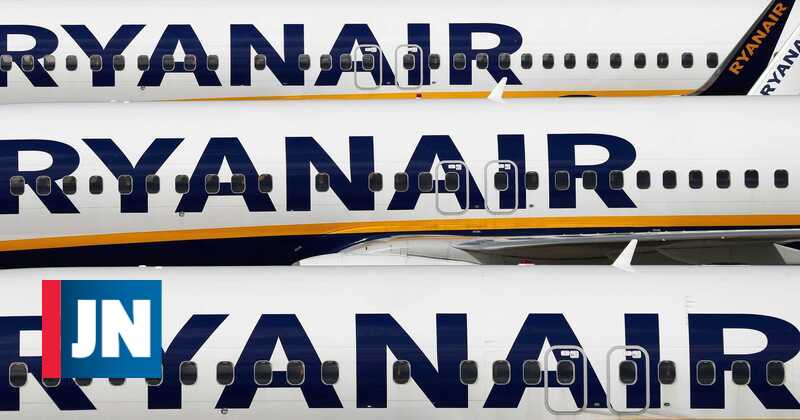 Ryanair faz despedimento coletivo na base de Lisboa depois do Porto