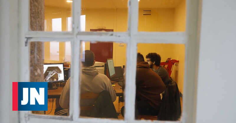 Governo admite alargar situações em que trabalhadores podem pedir teletrabalho