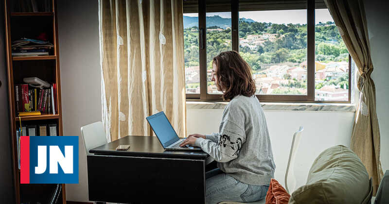 Teletrabalho aumenta fatura da luz pelo menos 28 euros por ano