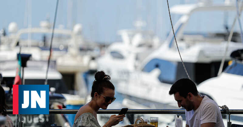 Alemães voltam a casa, mas turismo ainda tem fé