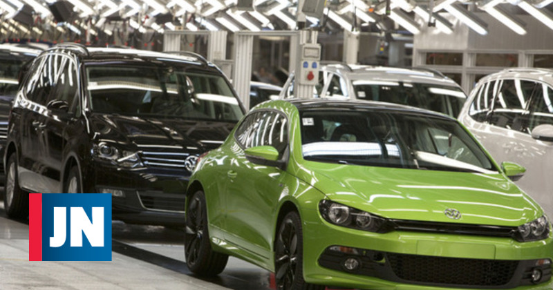 Autoeuropa admite que novas paragens de produção podem obrigar a lay-off