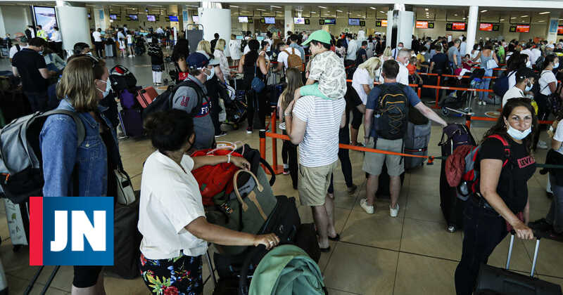 Cerca de 10 mil britânicos deixaram Faro no sábado