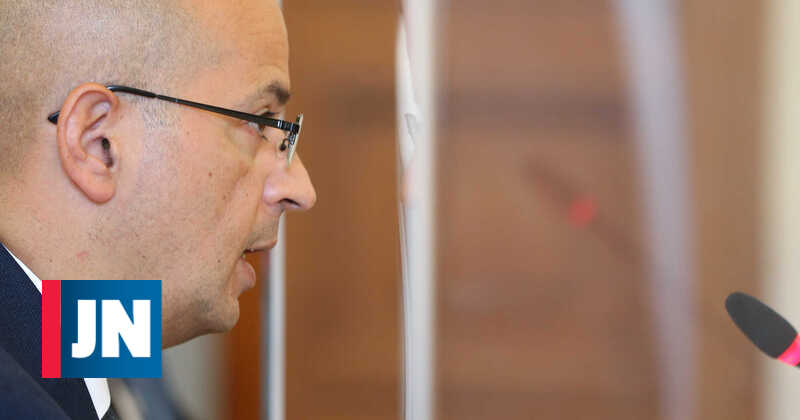 Prémios a administradores do Novo Banco não são aceitáveis, diz João Leão