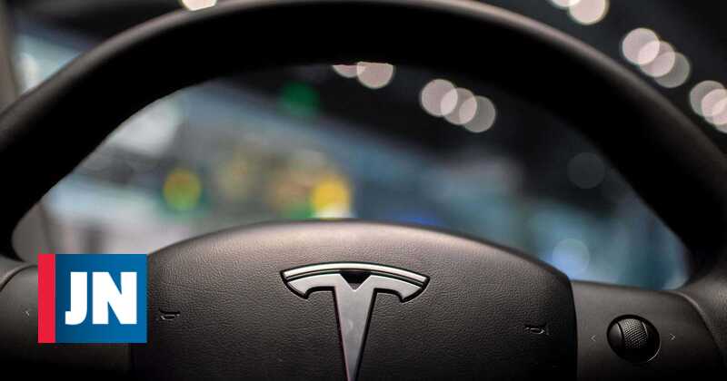 Tesla recolhe 285 mil carros ao detetar risco de colisão nos veículos autónomos