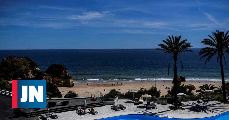 Hoteleiros algarvios dizem que fim de quarentena no Reino Unido é ″passo em frente″