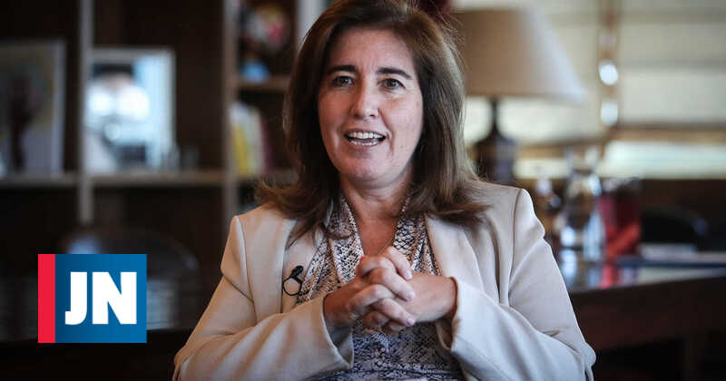 Ministra diz que número de desempregados inscritos baixou 23 mil em junho