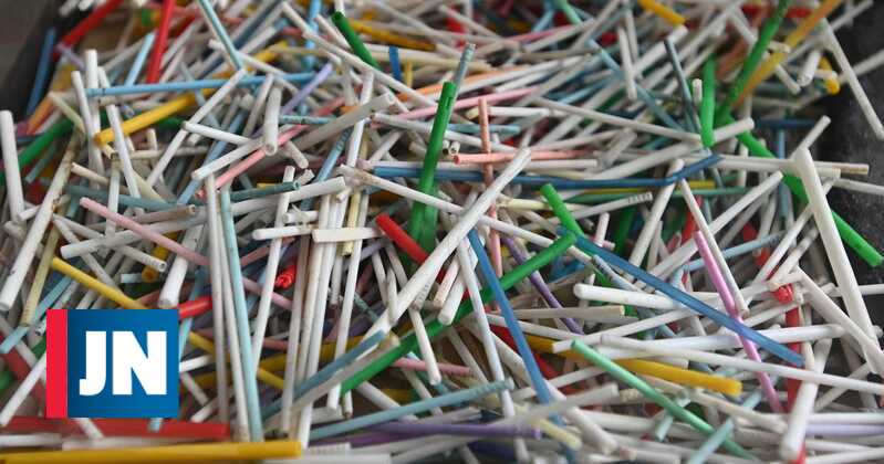 Palhinhas, cotonetes e outros plásticos proibidos a partir de hoje