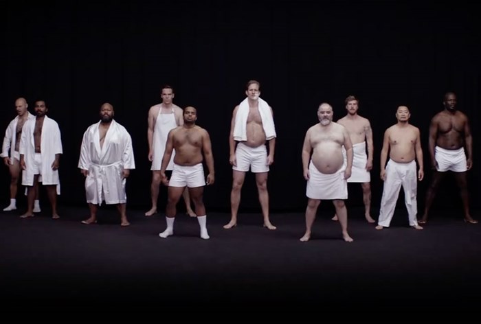 Бодипозитив по-мужски: танец папуль в рекламе производителя бритв