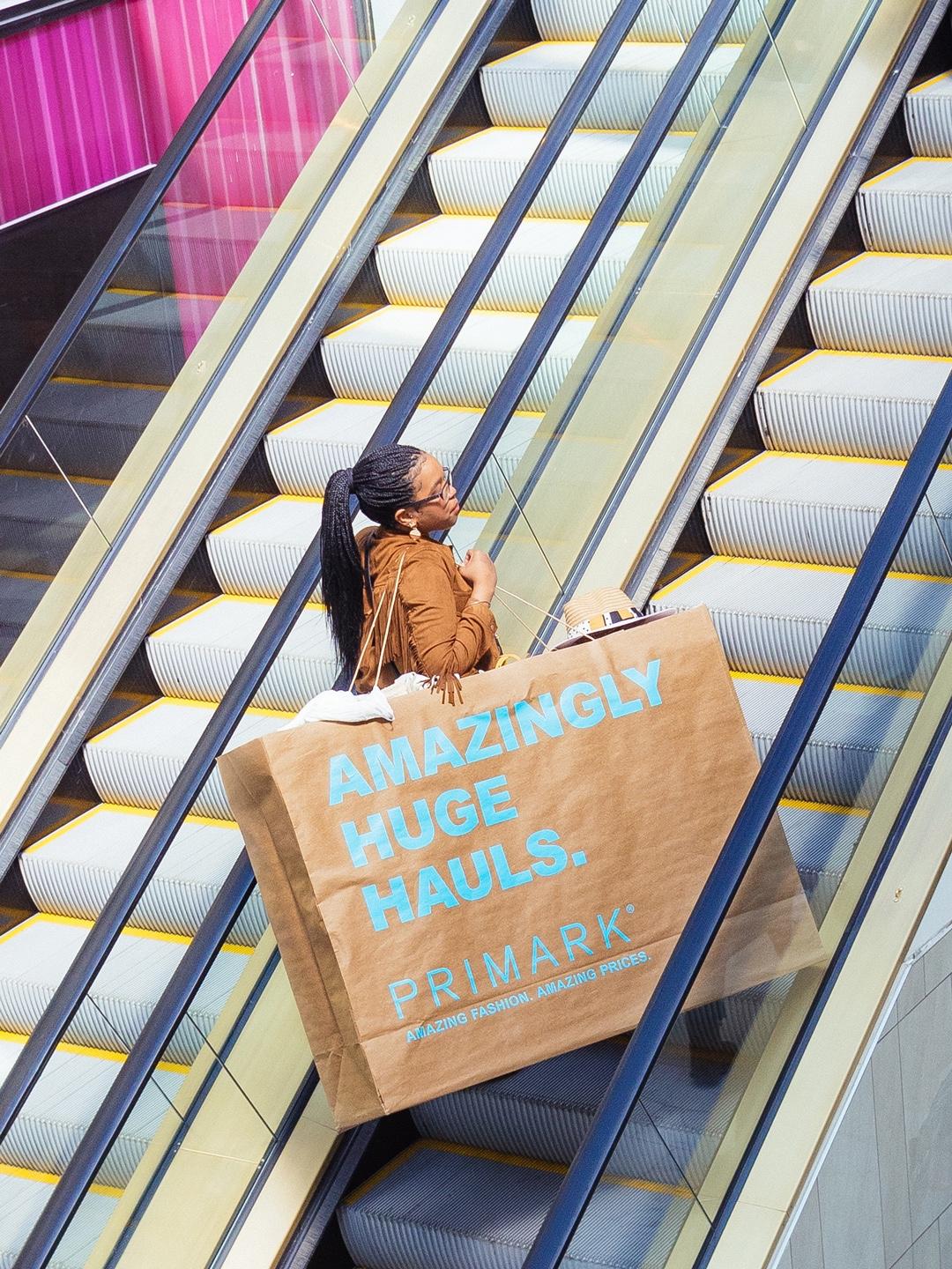 Сеть магазинов Primark превратила покупателей в ходячие билборды