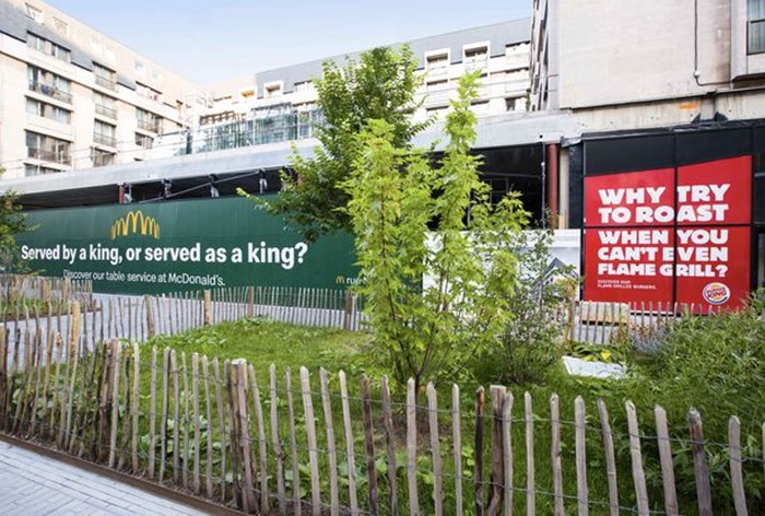 Burger King троллит McDonald’s за неспособность «зажечь» на кухне и в рекламе