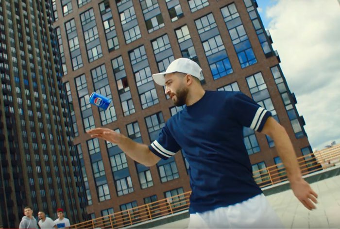 Певица Zivert записала «безумный» хит в честь 60-летия Pepsi в России