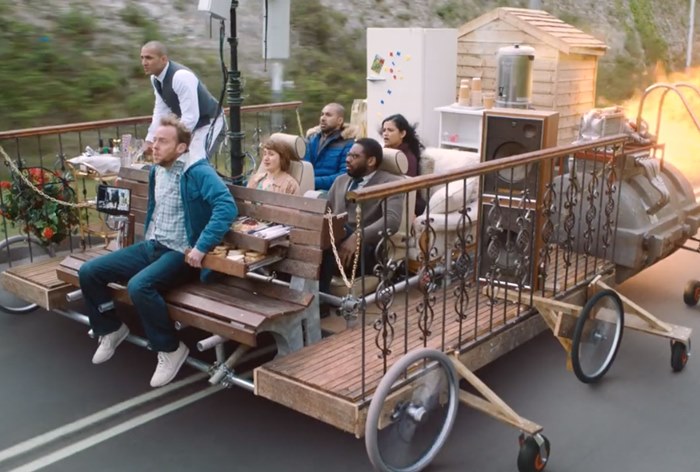 Скамейка на колесах: в рекламе Virgin Trains показали идеальный транспорт для путешествий