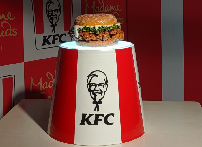 Бургер KFC удостоился статуи в Музее мадам Тюссо в Дели