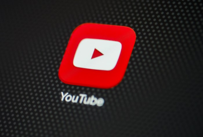 Исследование: подростки доверяют новостям на YouTube и в Facebook