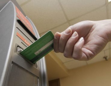 Карты россиян предложили блокировать при подозрительном платеже