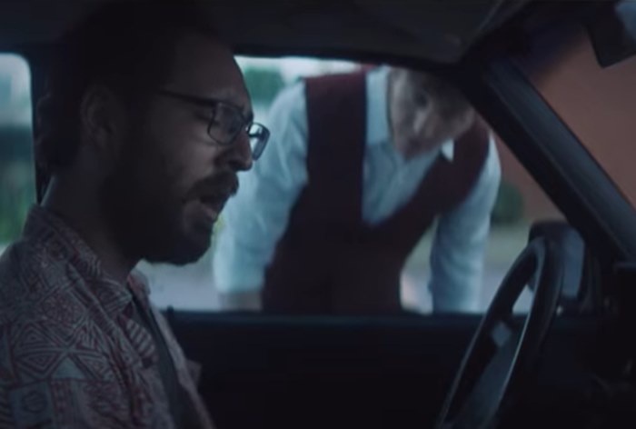 Песня не спета: герои новой рекламы Spotify отказываются выходить из машины