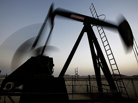 Потери российской экономики от подешевевшей нефти превысили санкционный эффект