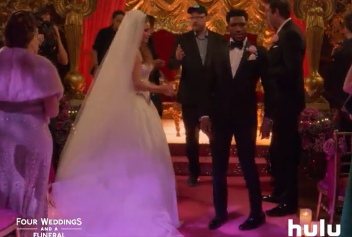 Сервис бронирования отелей Hotels.com пообещал молодоженам $15 тысяч за упоминание сайта в клятве