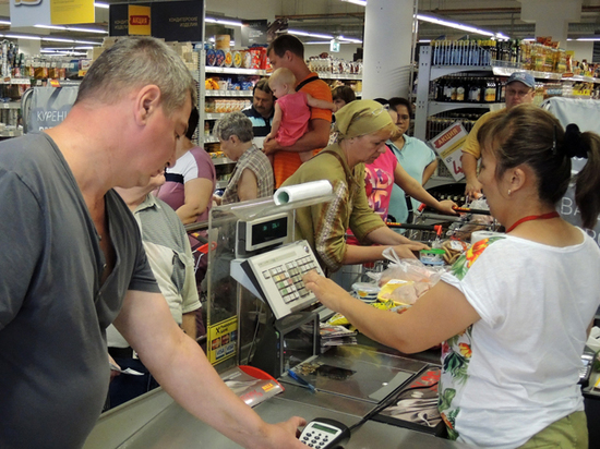 Средний чек россиян в магазинах уменьшился до минимума за год