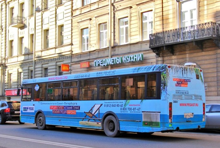 В Петербурге могут запретить рекламу на общественном транспорте